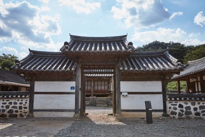 연산영사재