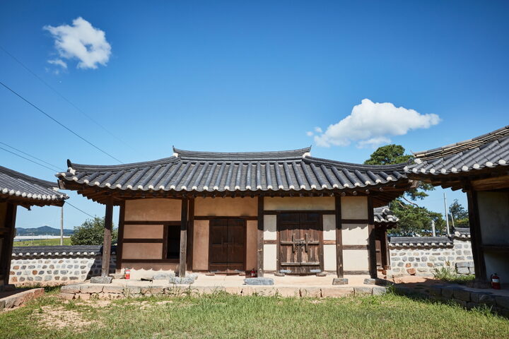 논산윤황선생재실