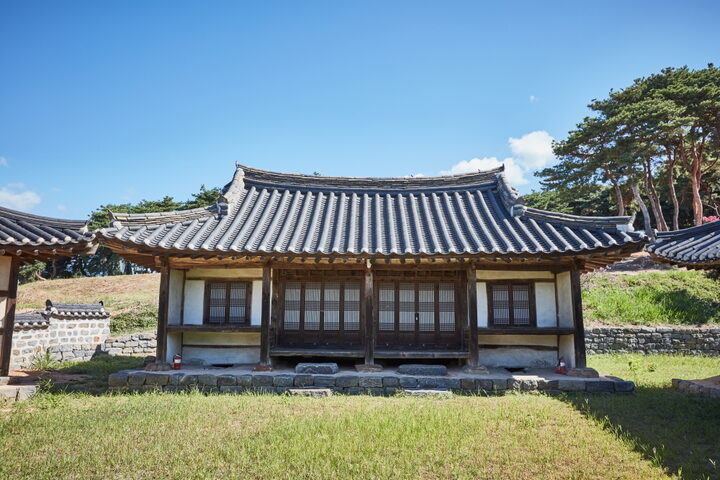 논산윤황선생재실