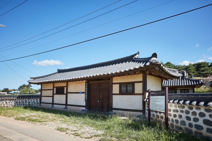 논산윤황선생재실