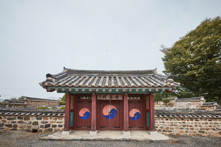 정충사