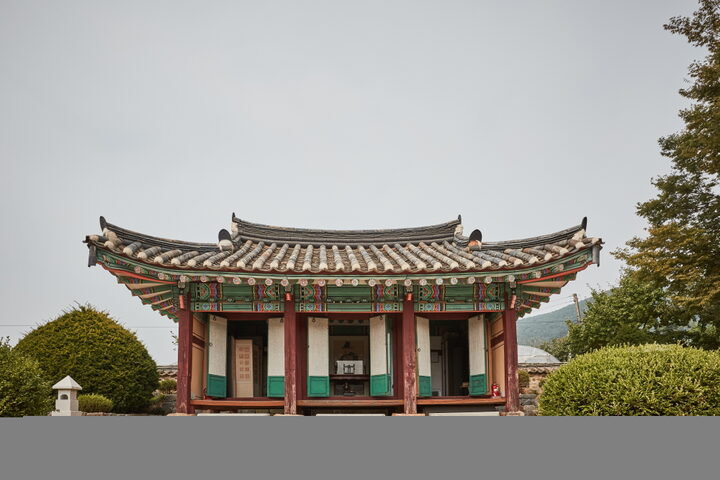 정충사