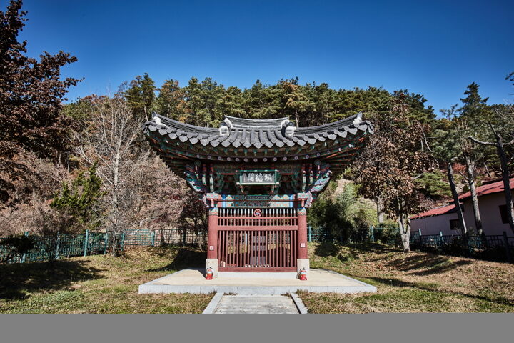 보은 김진묵 송덕비 및 비각