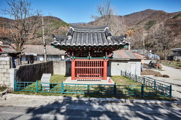 보은 윤여익 충신각