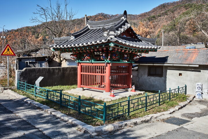보은 윤여익 충신각