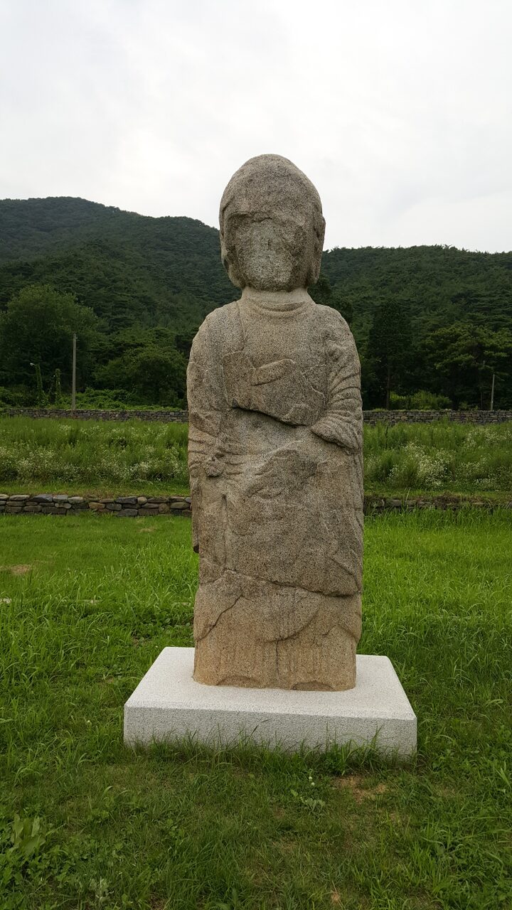보령 성주사지 석불입상