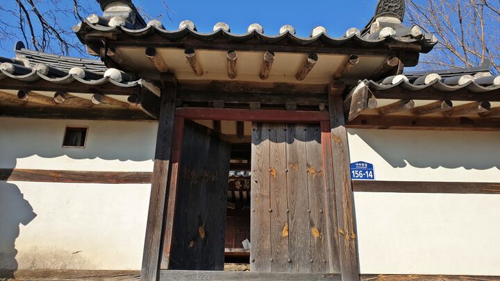 칠탄숙 강당