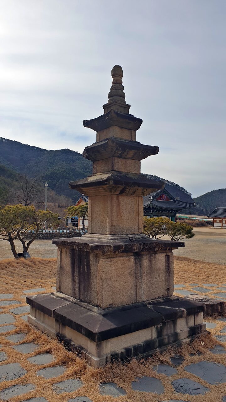 군위 인각사 삼층석탑
