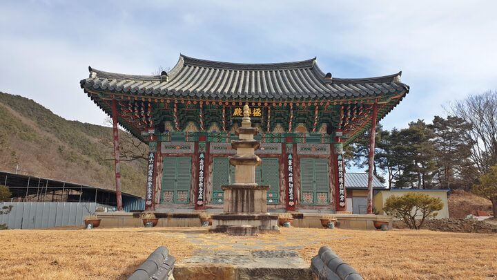 군위인각사삼층석탑