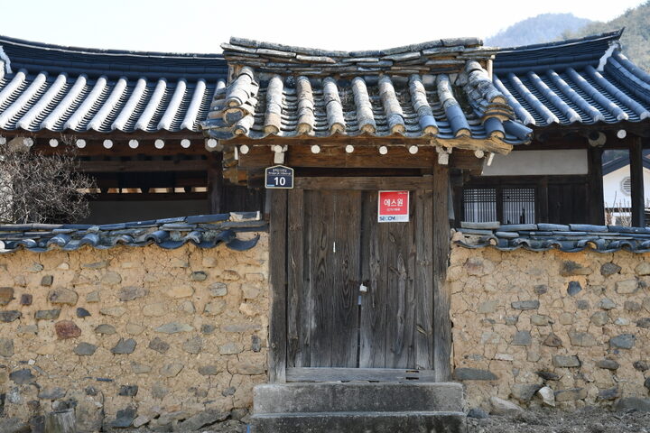 사주문 정면