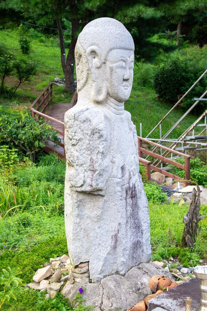 아산 송암사 석조여래입상(사진)_정면 (촬영년도_2024년)
