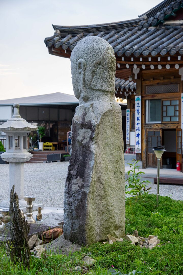 아산 송암사 석조여래입상(사진)_정면 (촬영년도_2024년)