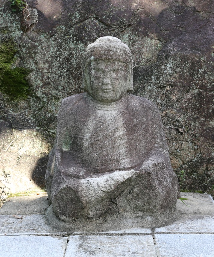 안동 석수암 석조여래좌상 전면
