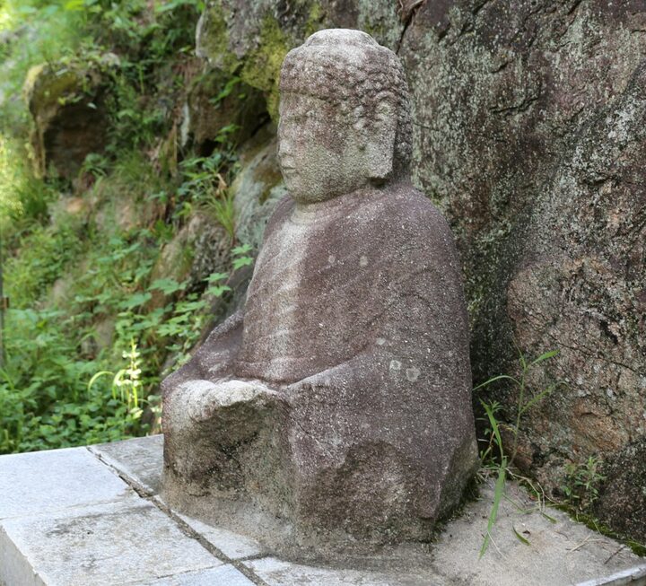 안동 석수암 석조여래좌상 전면