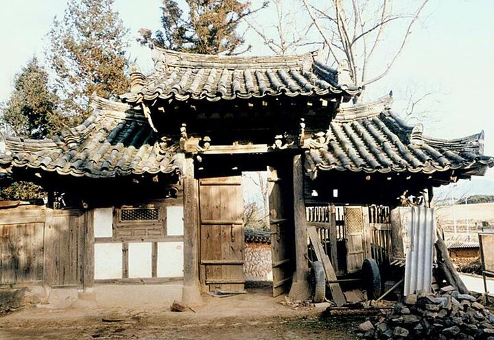 솟을삼문