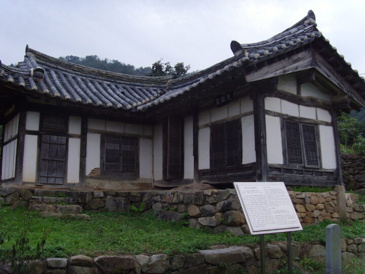 천운정사 전경