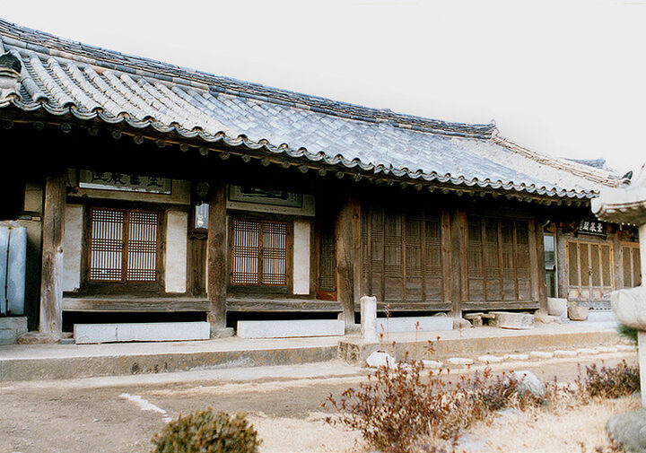 충의당