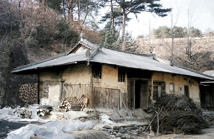 설매리겹집좌측근경