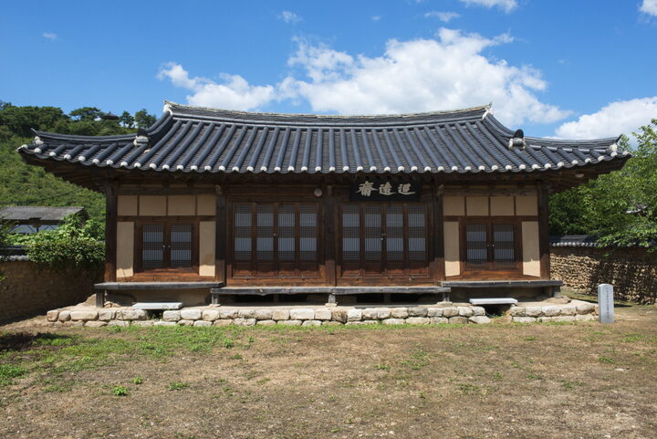 강당 정면