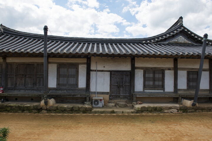 사랑채 뒷면