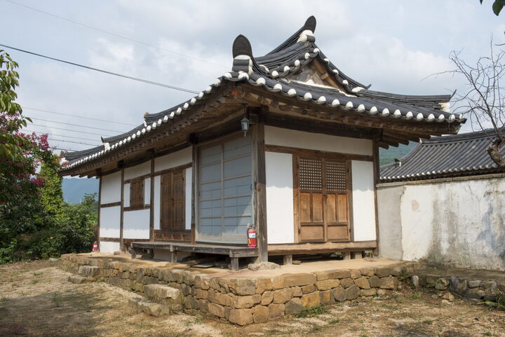 사랑채 옆모습