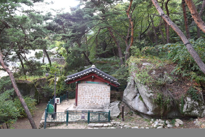 평창동보현산신각_측면 전경 (촬영년도 : 2015년)