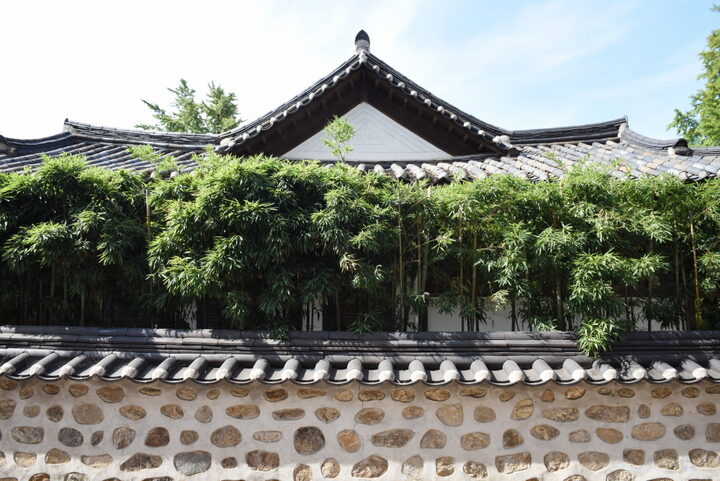 경운동민병옥가옥_팔작지붕과 담장 (촬영년도 : 2015년)