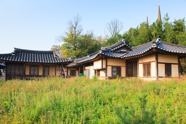 윤일선가옥_사랑채와 안채 전경 (촬영년도 : 2015년)