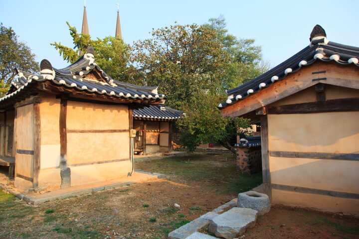아산윤승구가옥_안채와 행랑채 (촬영년도 : 2015년)