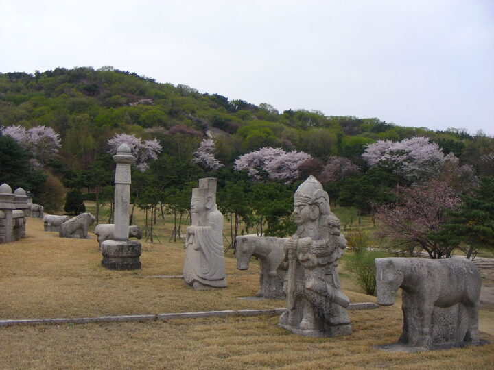 2008년 의릉 천장산의 봄꽃(저작권 : 문화재청)