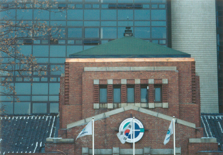정면중앙사각탑(Turret)