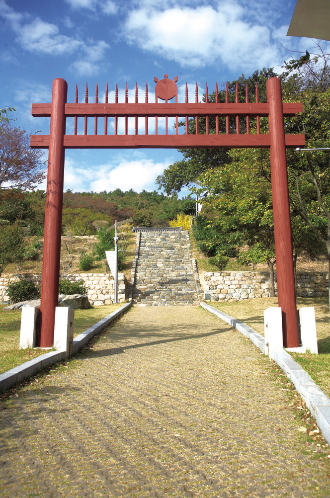 여수 충민사 - 홍살문