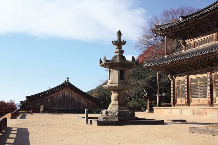 구례 화엄사-각황전 앞 석등(국보)