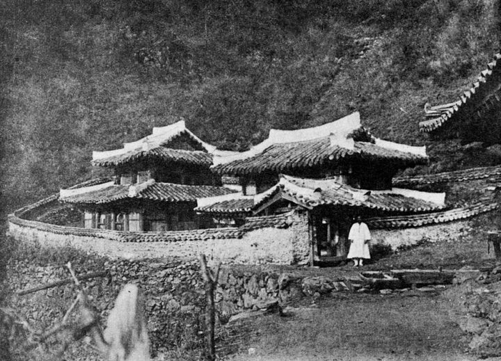 봉화 태백산사고지 - 태백산사고 소실되기전 모습(조선고적도보 게재 사진)