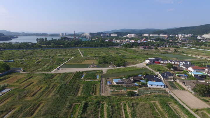 경주 천군동 사지 남쪽상공(북쪽으로 조망) (고도보존육성과, 2017)