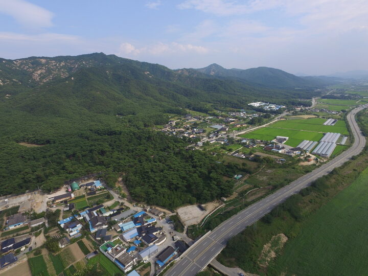 경주 남산일원 배동 삼릉 인근 북쪽상공(남쪽으로 조망) (고도보존육성과, 2017)