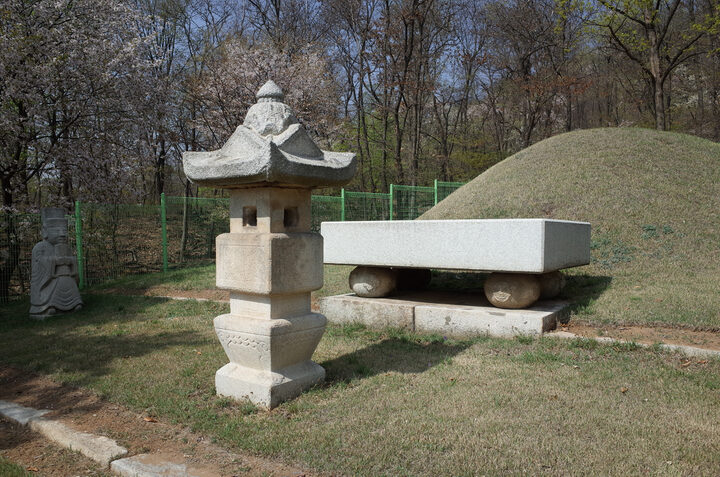 광명 영회원_장명등과 혼유석