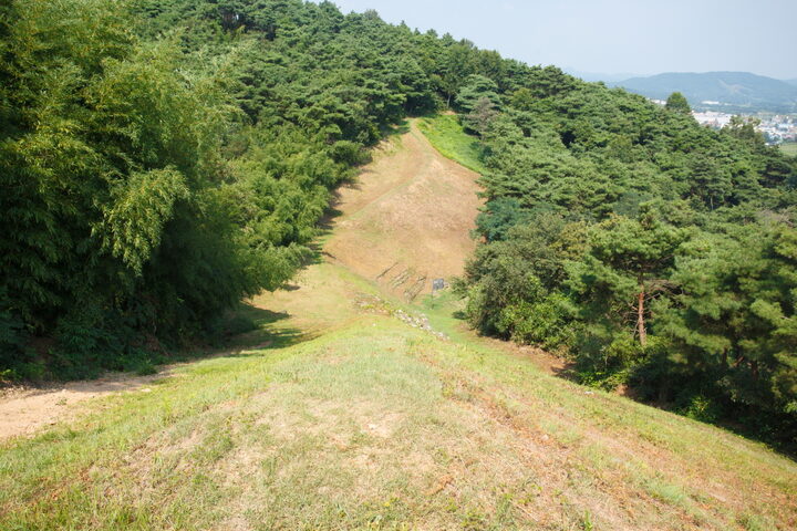 익산 토성_위에서 내려다본 입구 전경 (촬영년도 : 2015년)
