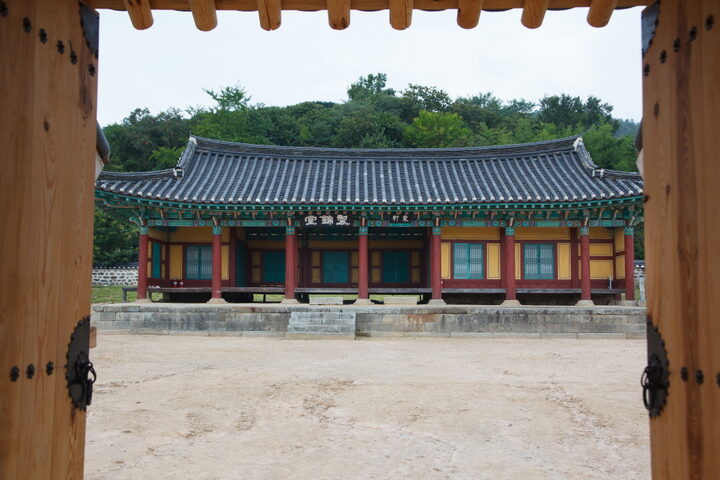 부여 홍산현 관아_내삼문에서 바라본 동헌 전경 (촬영년도 : 2015년)