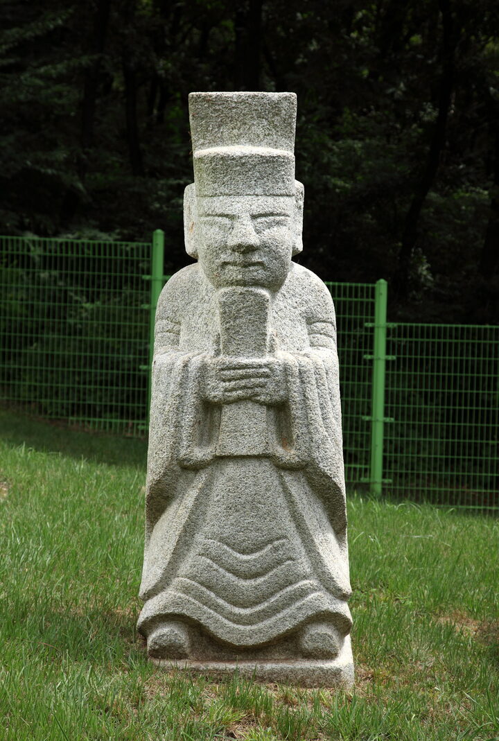 광명 영회원_동측 문석인 정면_미술_2012년(출처 : 국립문화재연구소)