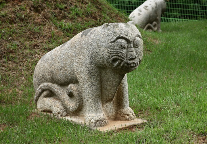 광명 영회원_동측 석호 측면_미술_2012년(출처 : 국립문화재연구소)