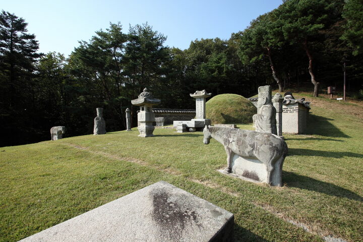 파주 소령원_능침 측면_미술_2012년(출처 : 국립문화재연구소)