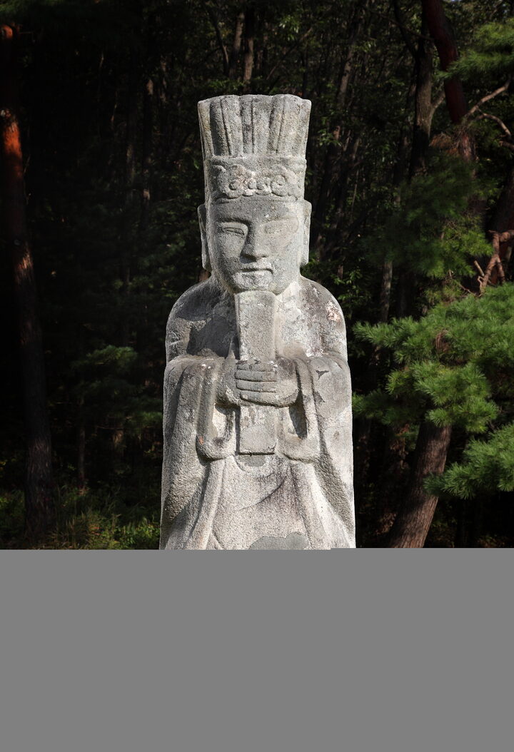 파주 소령원_동측 문석인 정면_미술_2012년(출처 : 국립문화재연구소)
