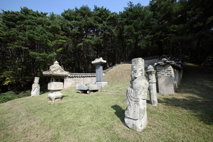 파주 수길원_능침 측면_미술_2012년(출처 : 국립문화재연구소)