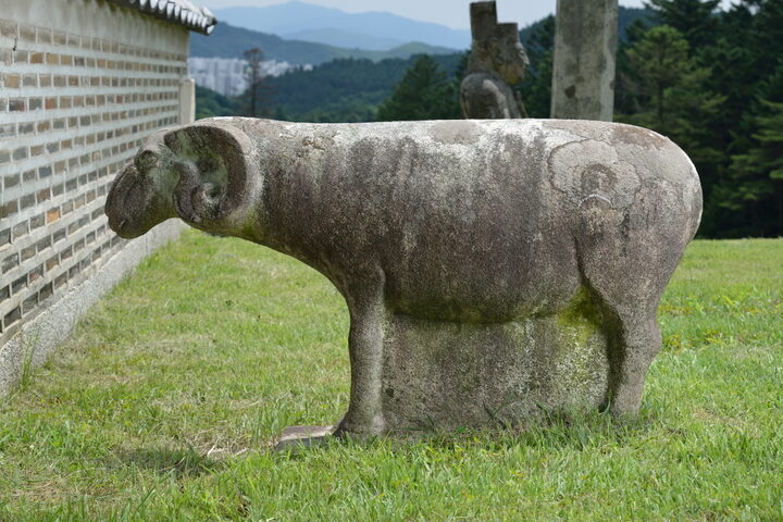 남양주 휘경원_동측 석양 우측면_미술_2012년(출처 : 국립문화재연구소)