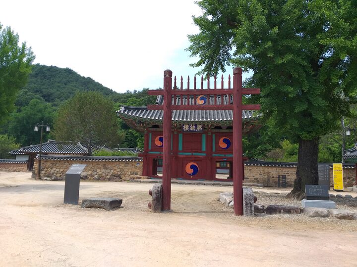 장성 필암서원 진입부 전경