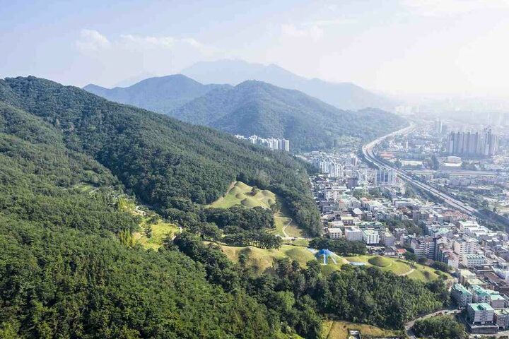 양산 신기리 고분군 원경