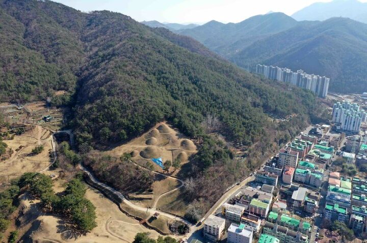 양산 신기리 고분군 원경