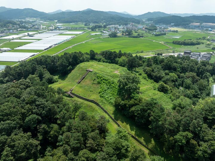 부여 청산성(항공사진)_산성 전경(항공) (촬영년도_2024년)