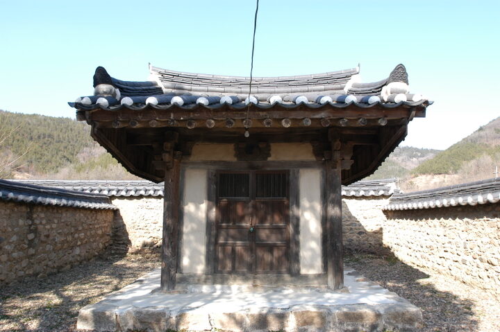 벌묘 정면